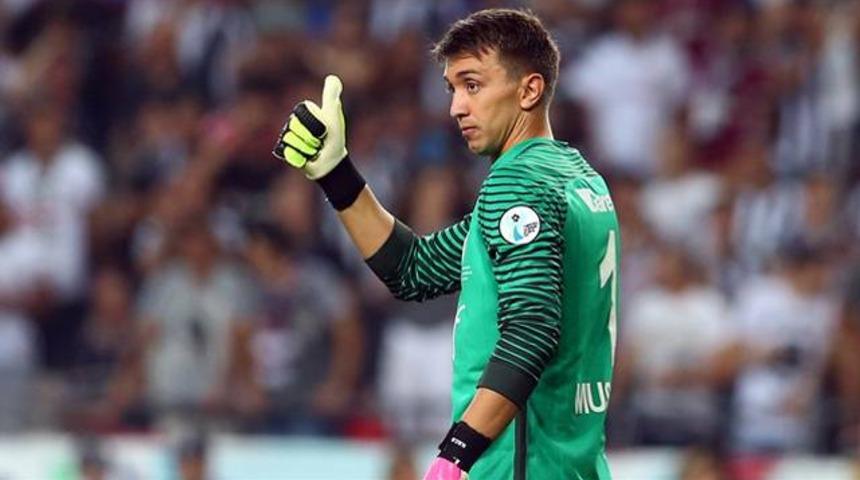 Muslera yine Hoek'i istemedi