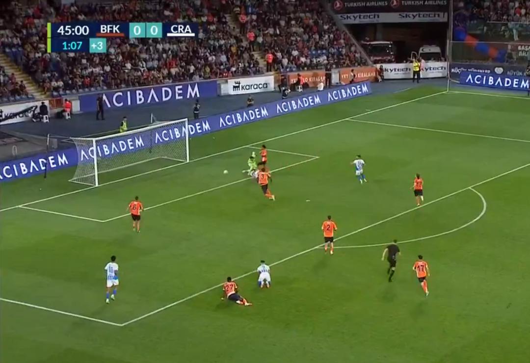 Başakşehir Konferans Ligi nde Craiova ile karşılaşıyor! İlk yarıdaki tek gol Galatasaray ın eski oyuncusu Cicaldau dan geldi... 1