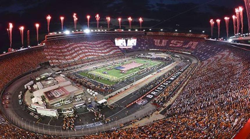 Amerikan futbolunda seyirci rekoru!