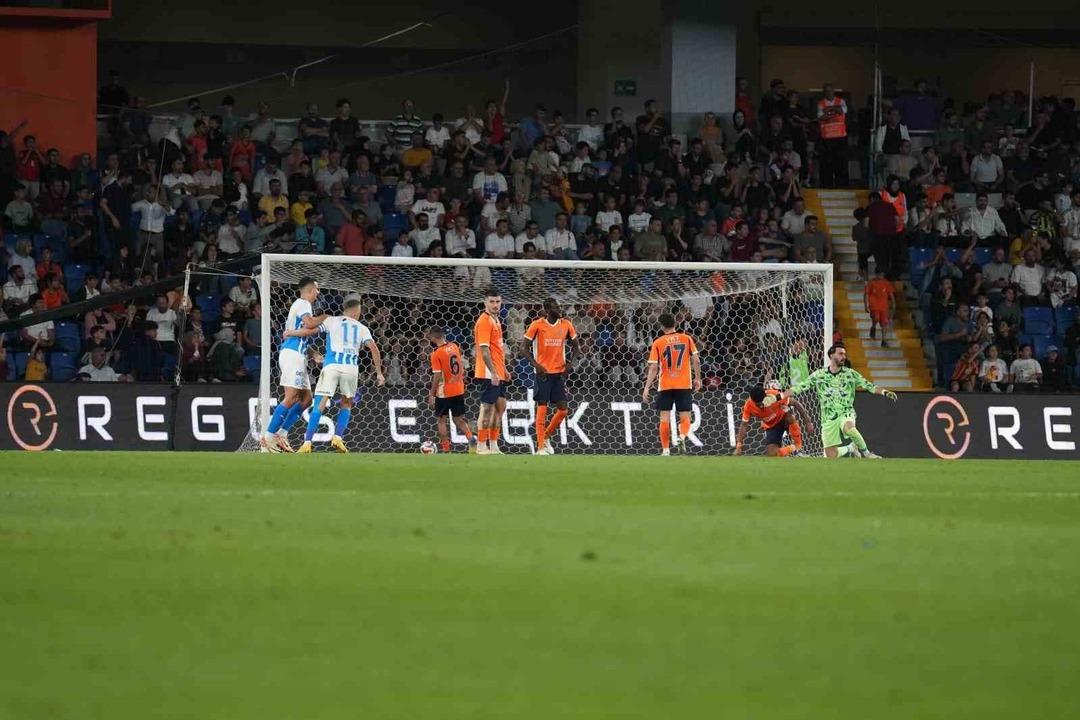 Başakşehir Konferans Ligi nde evinde Romanya temsilcisi Craiova ya yenildi! Tur zora girdi... 2