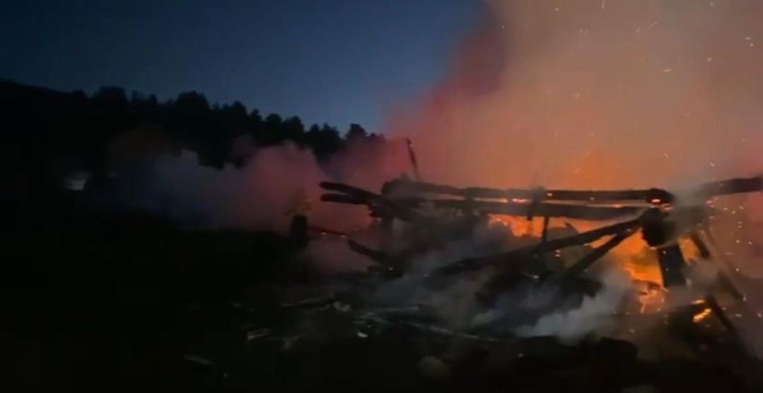 Bolu’da 2 yayla evi yangında küle döndü 1