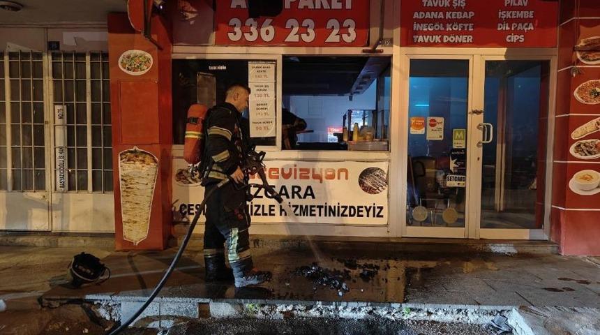 Ocaktaki köz iş yerinde yangın çıkardı