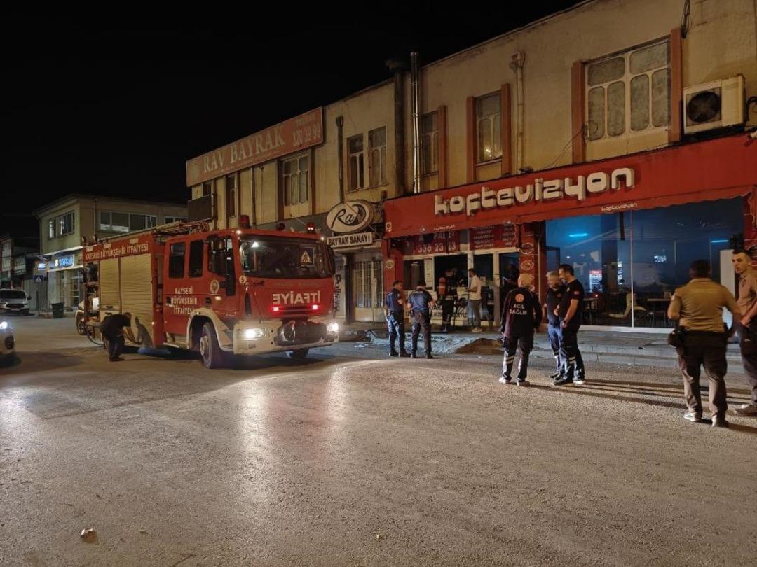 Ocaktaki köz iş yerinde yangın çıkardı 1