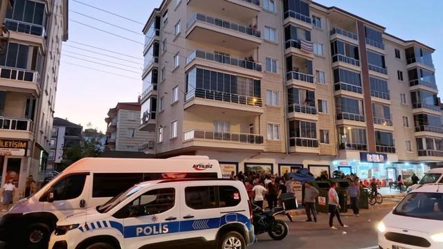 Aksaray'da asansör faciası! Tamir etmek için üzerine çıktılar, halat koptu: 2 ağır yaralı