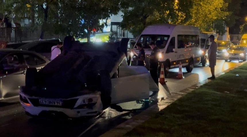 Esenyurt'ta sürücüsünün direksiyon hakimiyetini kaybettiği otomobil takla attı