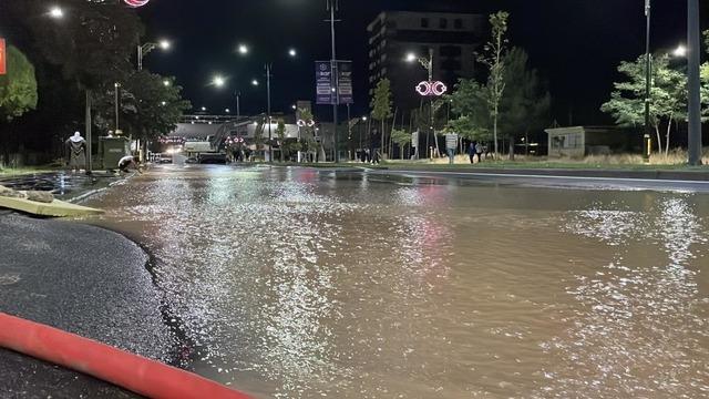 Sivas’ta ana hat su borusu patladı, belediye ekipleri müdahale etti