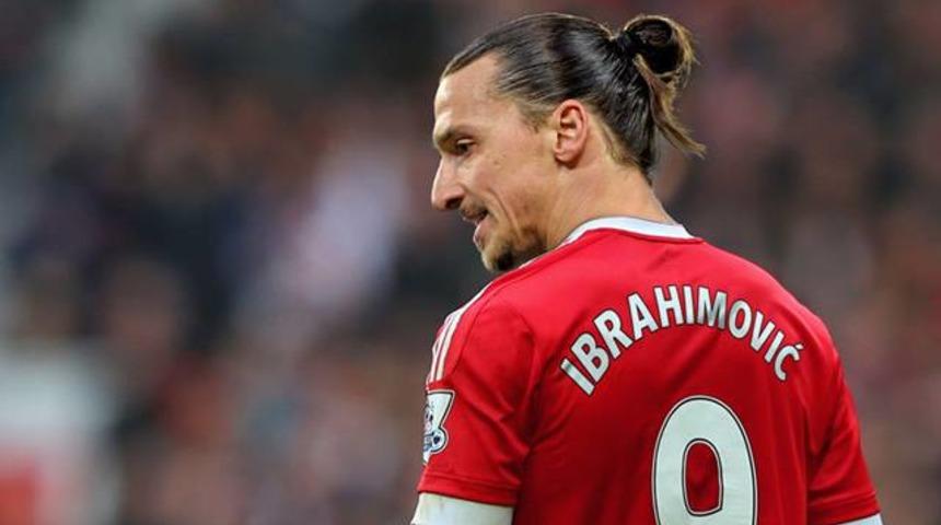 'Zlatan Napoli'de bırakmak istiyor'