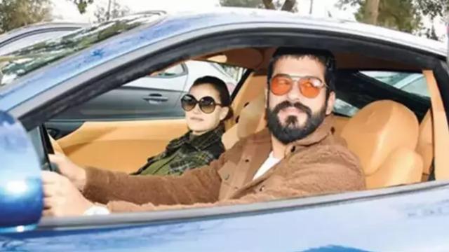 Servetiyle gündemden düşmüyor! Burak Özçivit garajına yeni otomobil ekledi! Değeri dudak uçuklattı