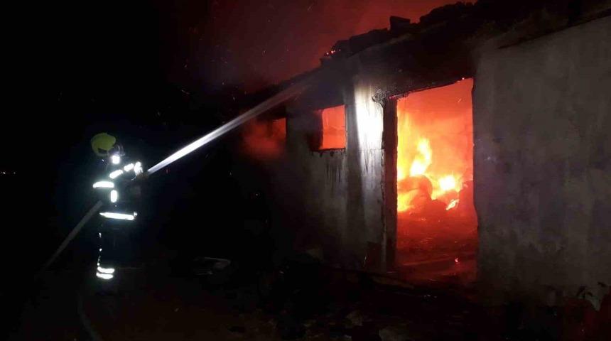 Savaştepe’de çıkan dam yangına ekipler müdahale etti