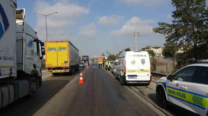 Otoyolda tırın çarptığı şahıs öldü