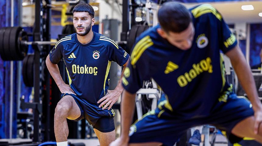 Fenerbahçe, Süper Lig'de yarın Kocaelispor'u ağırlayacak...