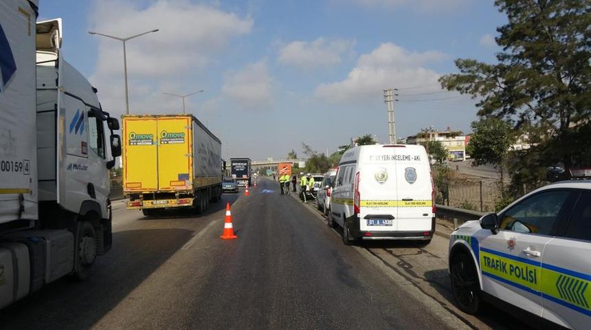 Otoyolda tırın &ccedil;arptığı şahıs &ouml;ld&uuml;