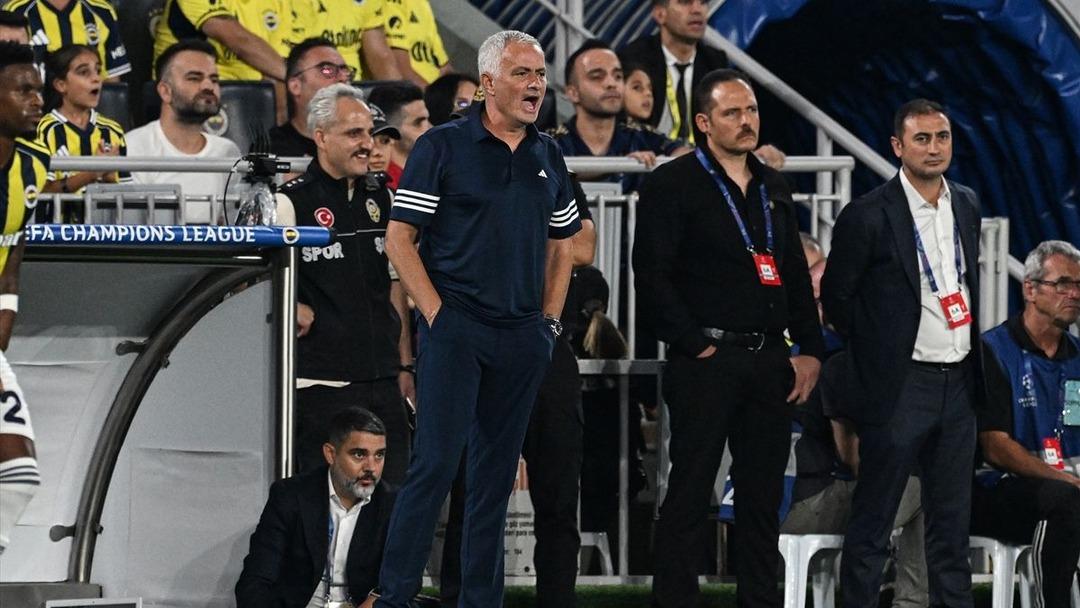 Fenerbahçe de Benfica maçında soyunma odasına erken giden Jose Mourinho nun sebebi ortaya çıktı! 2