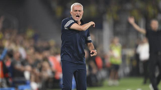 Fenerbahçe'de Benfica maçında soyunma odasına erken giden Jose Mourinho'nun sebebi ortaya çıktı!