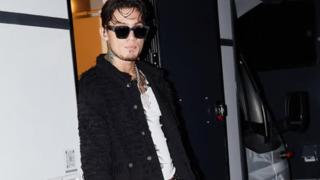 Ünlü rapçi Çakal'a konser sonrası silahlı saldırı! Hastaneye kaldırıldı