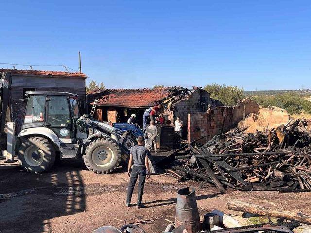 Domaniç’te hızar atölyesinde yangın 3