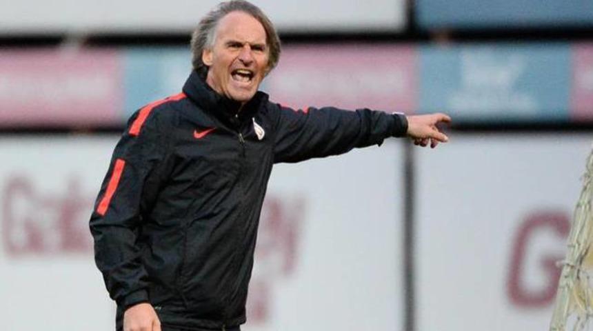 Jan Olde Riekerink neşteri vuruyor