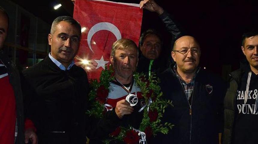 50 yaşında altın madalya kazandı