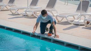 Serinlemek isterken sağlığınızdan olmayın! Havuz ve deniz mikrop saçıyor: Yazın kulak enfeksiyonlarına dikkat!