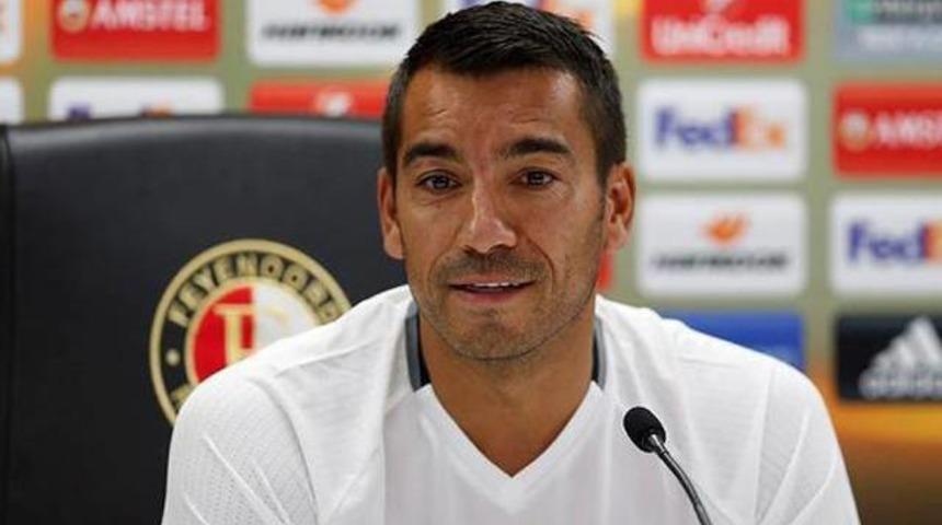 Bronckhorst: 'Fenerbahçe'yi yenmek büyük bir prestij olur'