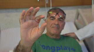 Öksürük şikayetiyle gittiği hastanede hayatının şokunu yaşadı: Akciğerinden diş implantı çıktı! 