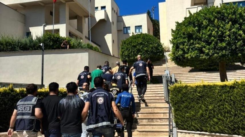 Marmaris’te göçmen kaçakçılığı operasyonu: 10 tutuklama