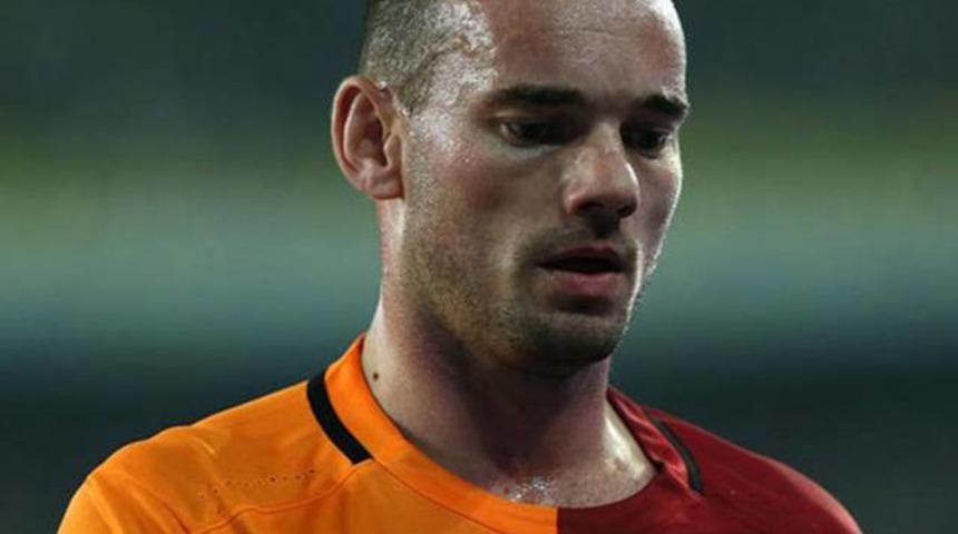 Wesley Sneijder kendini yaktı