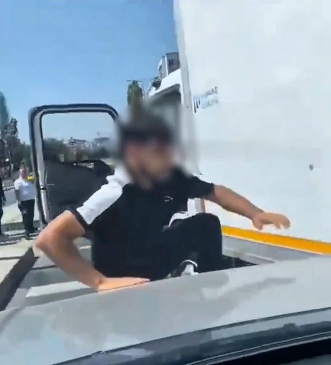 Eyüpsultan da kadın sürücünün önünü kesip aracına saldırmıştı! Bakan Yerlikaya duyurdu: "Gereği yapıldı" 1