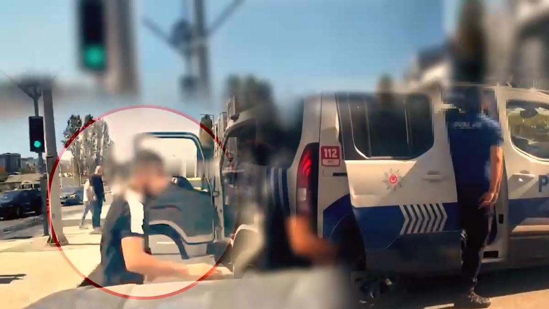 Trafikte kadın sürücüye dehşeti yaşatmıştı! O maganda yakalandı, Bakan Yerlikaya dan sert açıklama 1