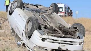 Otomobil şarampole takla attı: Anne ile kızı ölümden döndü