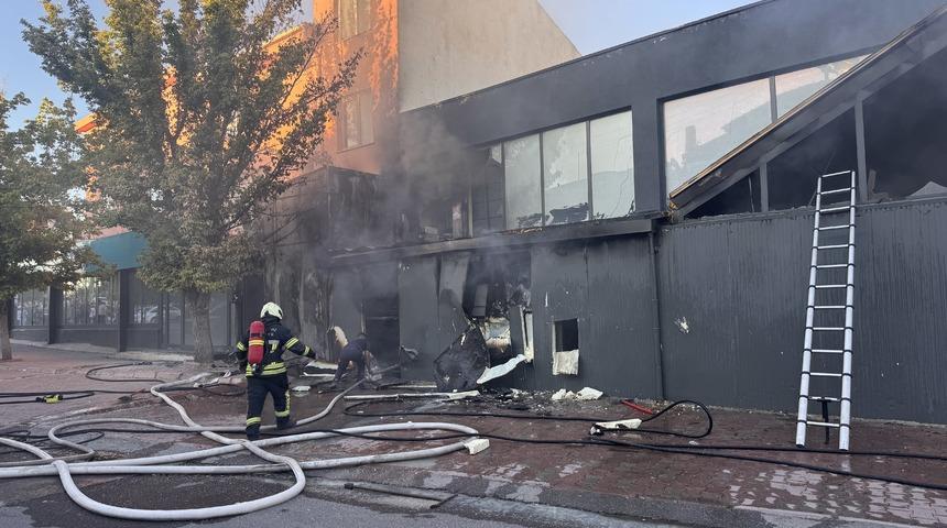 Kayseri'de bir marketin deposunda çıkan yangın hasara yol açtı