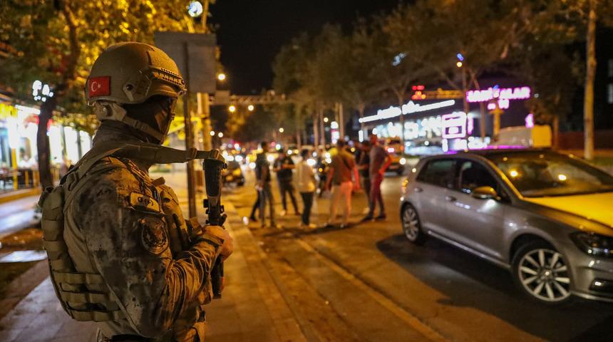 Diyarbakır'da uyuşturucu satıcılarına yönelik "Narko Hançer" uygulaması yapıldı