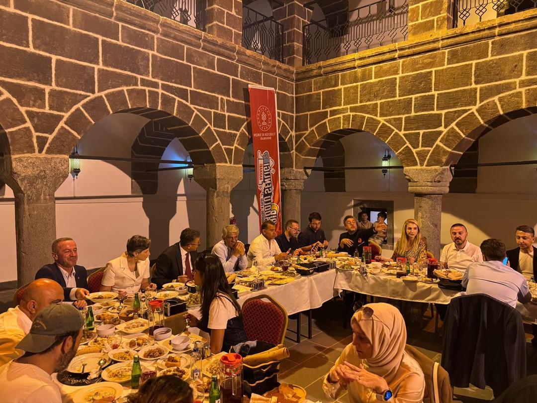 “Bir Anadolu Şenliği” serüveninin ilk rotası Hakkari oldu! Kültür, sanat ve lezzet bir arada 11