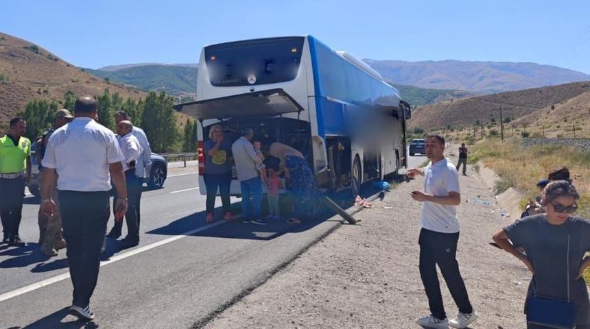 Erzincan’da otobüs yoldan çıktı: 1 yaralı