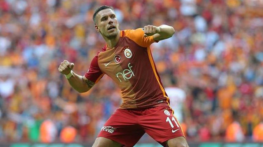 Podolski veda ediyor