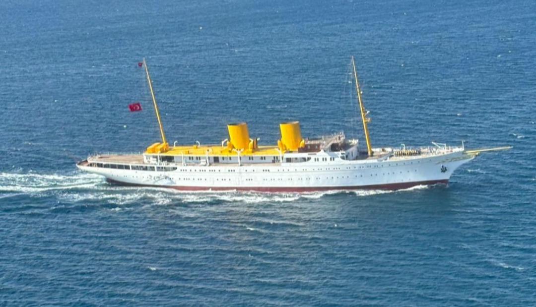 Atatürk ün mirası Savarona, İstanbul Boğazı nı selamlayacak! 7 savaş gemisiyle geçiş yapacak 4