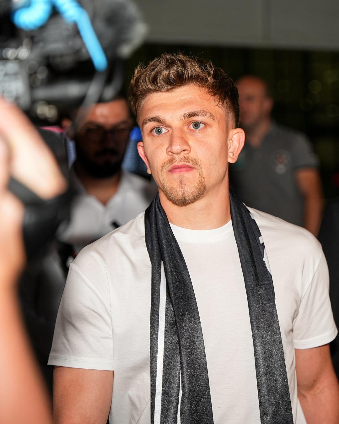 Beşiktaş ın transferi için görüşmeler yaptığı Rıdvan Yılmaz, İstanbul a geldi 1