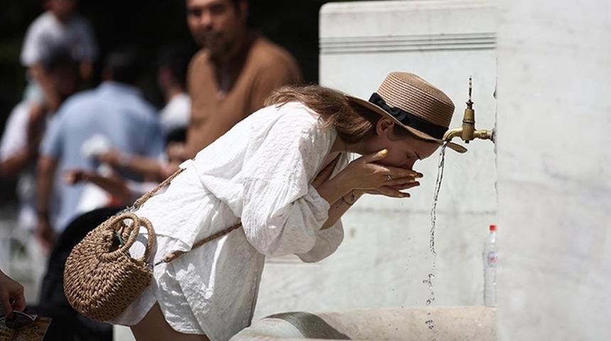 Sıcaklıklar düşecek mi? Boğucu sıcak geri geldi: İşte bölge bölge hava durumu...