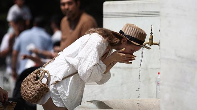 Sıcaklıklar düşecek mi? Boğucu sıcak geri geldi: İşte bölge bölge hava durumu...