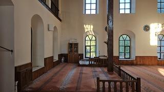 Sındırgı’daki depremde tarihi cami hasar gördü: İbadete kapatıldı!