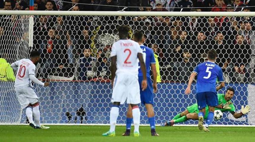 Buffon tarihe ge&ccedil;ti