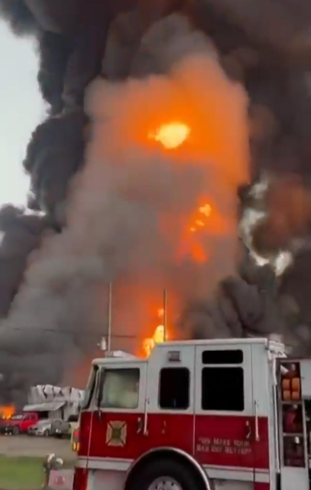 ABD de petrol fabrikasında patlama! Halk acil tahliye edildi! 400 işçi çalışıyordu... 2