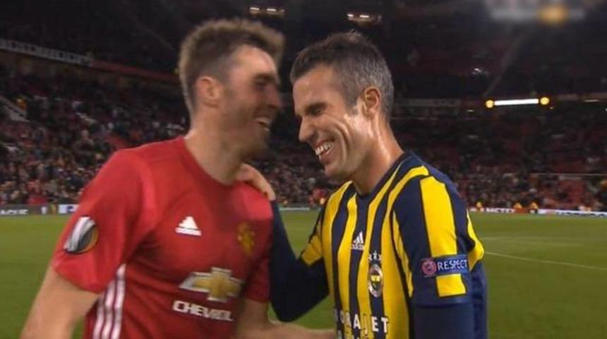 Robin van Persie Fenerbah&ccedil;e taraftarını &ccedil;ıldırttı!