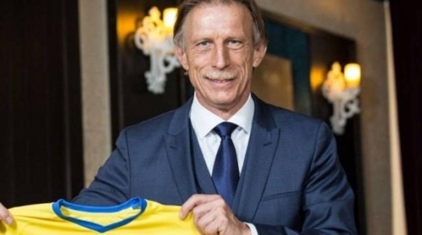 Christoph Daum: 'T&uuml;rkiye'de başkan soyunma odasına gelir ve...'