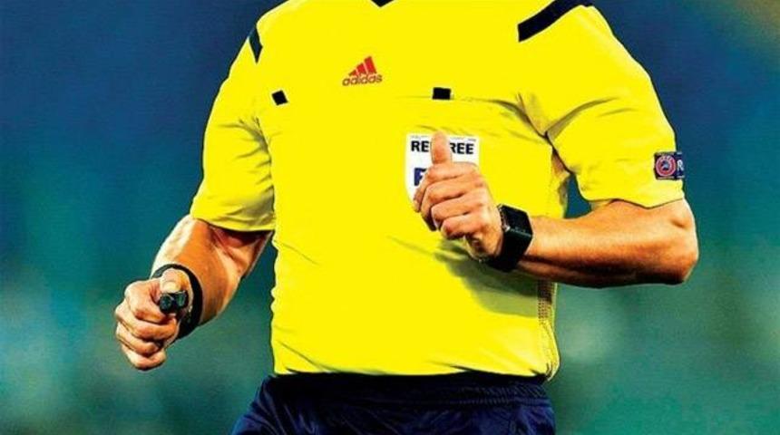 Polisler, hakemi g&ouml;zaltına aldı 