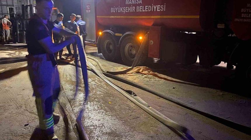 Turgutlu’da kereste işletmesinde yangın paniği