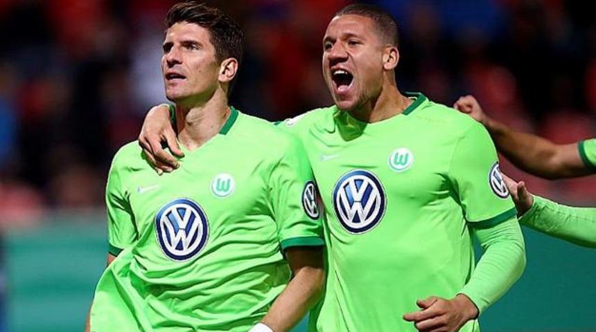 Mario Gomez attı Wolfsburg turladı