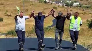 Halaylı çalışma sosyal medyada gündem oldu