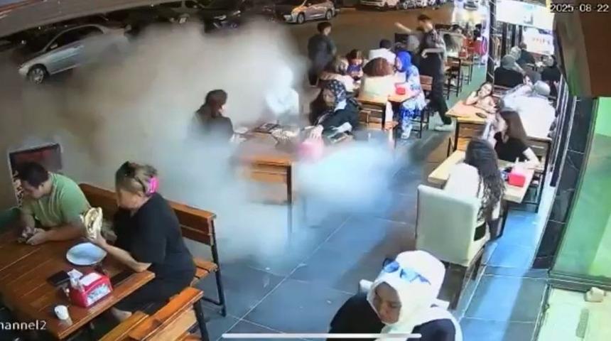 Seyir halindeki kamyonun lastiği patladı