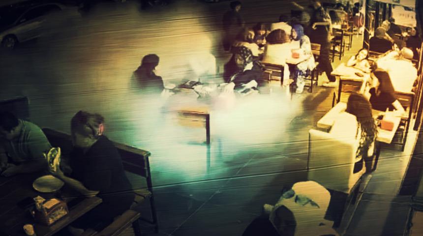 Seyir halindeki kamyonun lastiği patladı